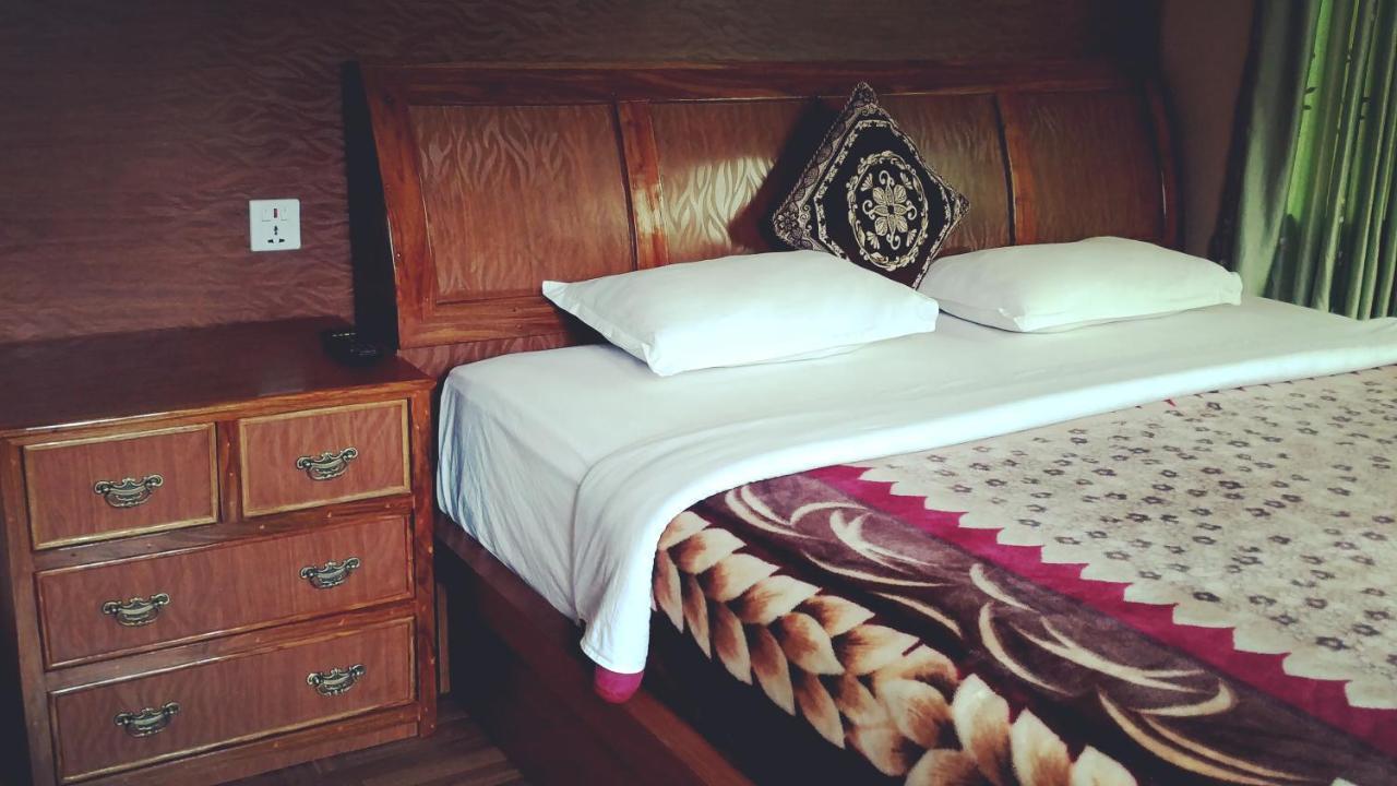 Hotel Diplomat Pokhara Exterior photo